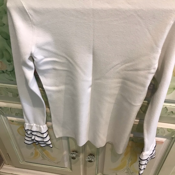 White sweater with flutter sleeves - Picture 3 of 3